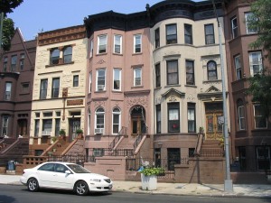 1280px-Bedstuybrownstone1